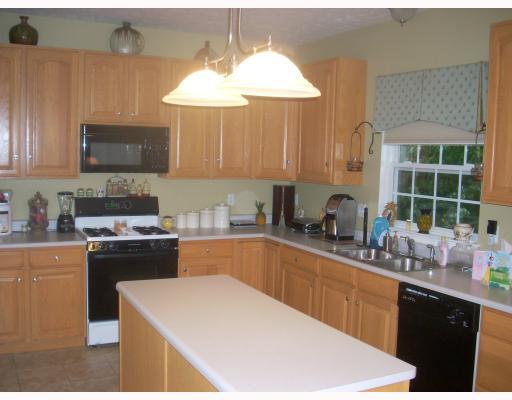 706 McClellan Court McKees Rocks, PA 15136 - Photo 4 of 12 Kitchen.