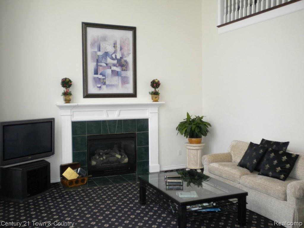 5873 Kingspointe Drive Rochester, MI 48306 - Photo 37 of 66 Family Room 3.jpg