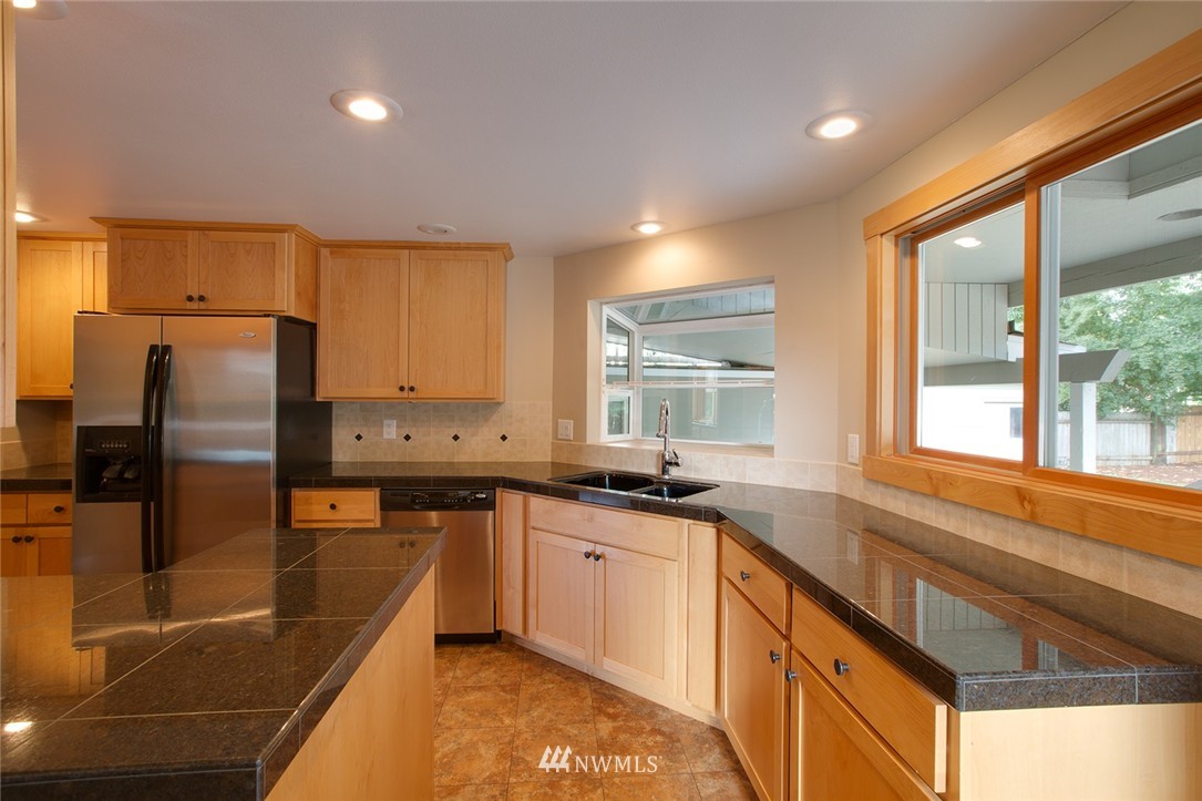 1832 Meade McCumber Road East Sumner, WA 98390 - Photo 3 of 10 Gallery Image 3