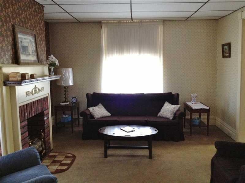 819 Riverside Drive Bridgewater, PA 15009 - Photo 6 of 22 Living Room.