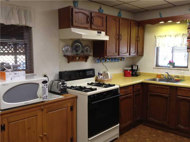 819 Riverside Drive Bridgewater, PA 15009 - Photo 7 of 22 Kitchen.