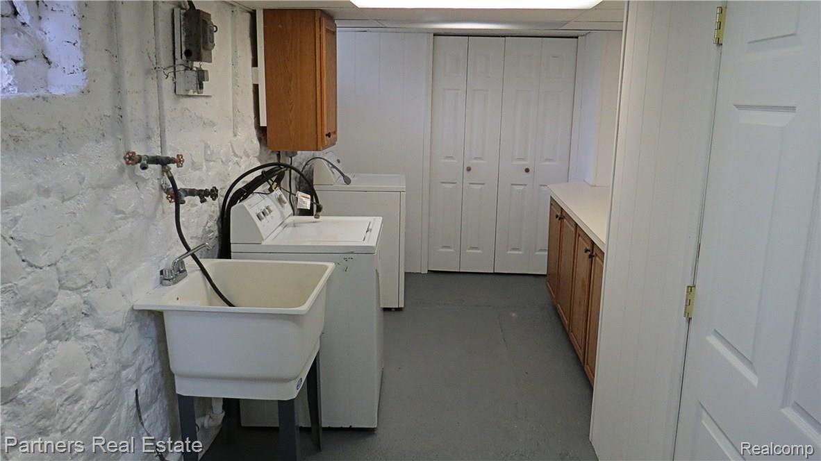 4524 Pinckney Road Howell, MI 48843 - Photo 41 of 58 21a Laundry Room with Utility Tub.JPG