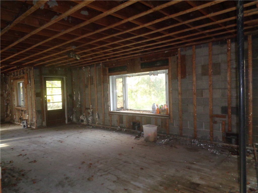 74 Balcom Avenue Warwick, RI 02889 - Photo 11 of 17