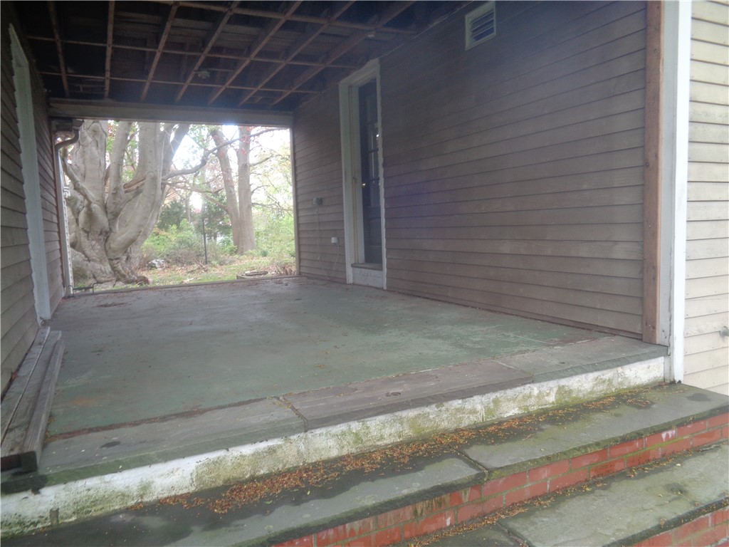 74 Balcom Avenue Warwick, RI 02889 - Photo 7 of 17