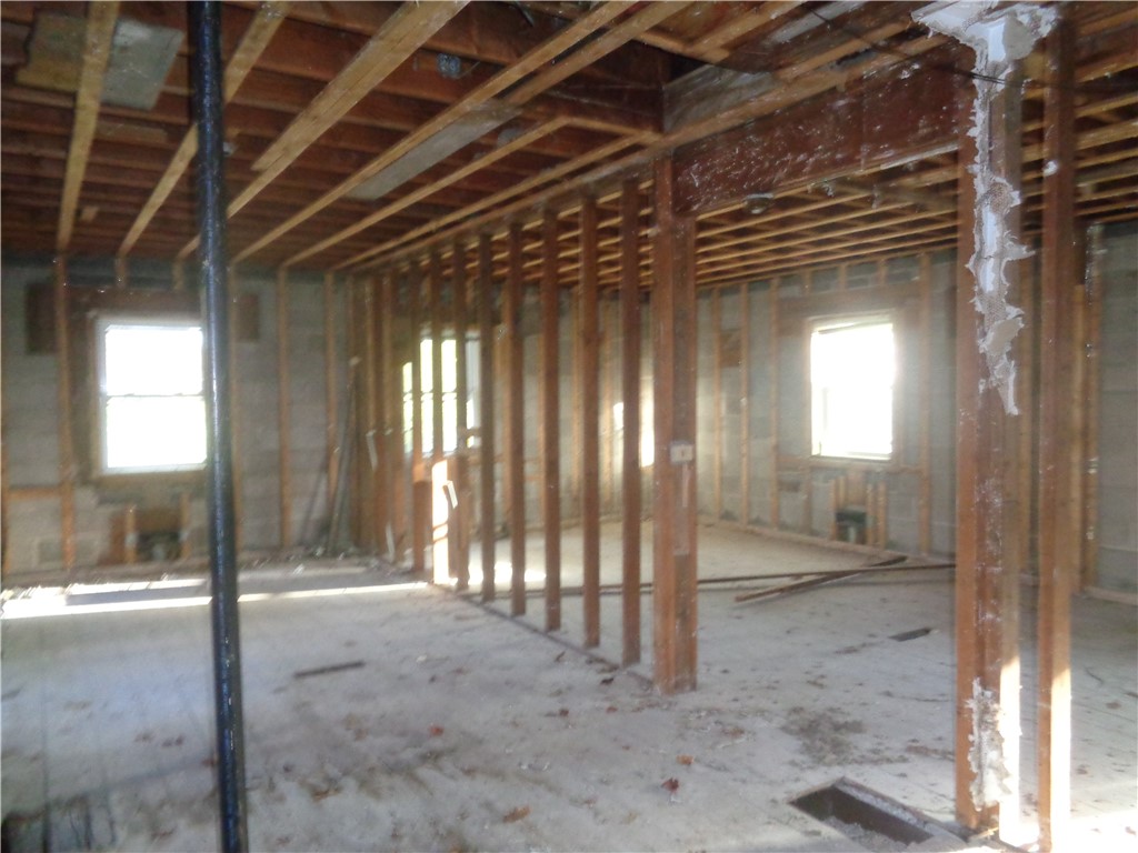 74 Balcom Avenue Warwick, RI 02889 - Photo 10 of 17