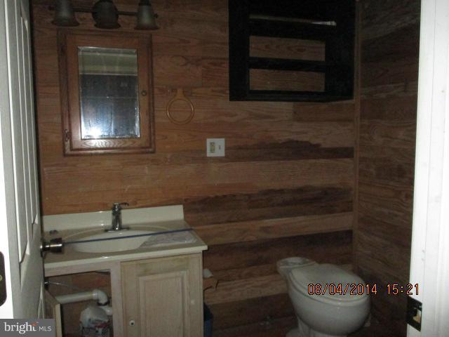 240 Haverton Road Arnold, MD 21012 - Photo 18 of 18 Guest House Bath