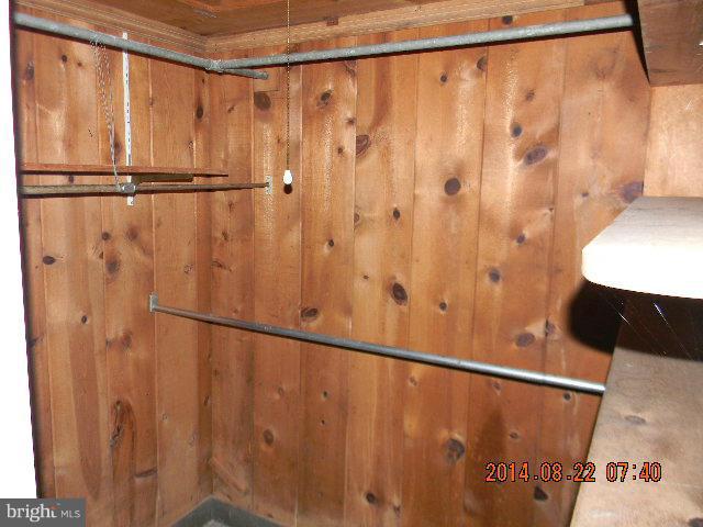 Cedar Walk-In Closet