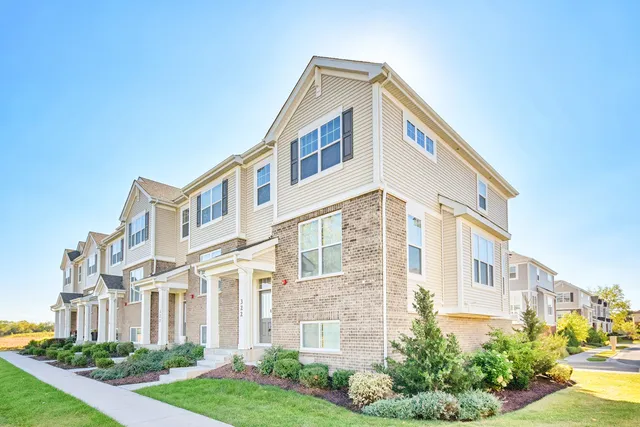 $509,900 | 322 Timberleaf Circle, Roselle, IL 60172