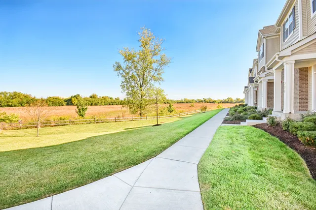 $509,900 | 322 Timberleaf Circle, Roselle, IL 60172