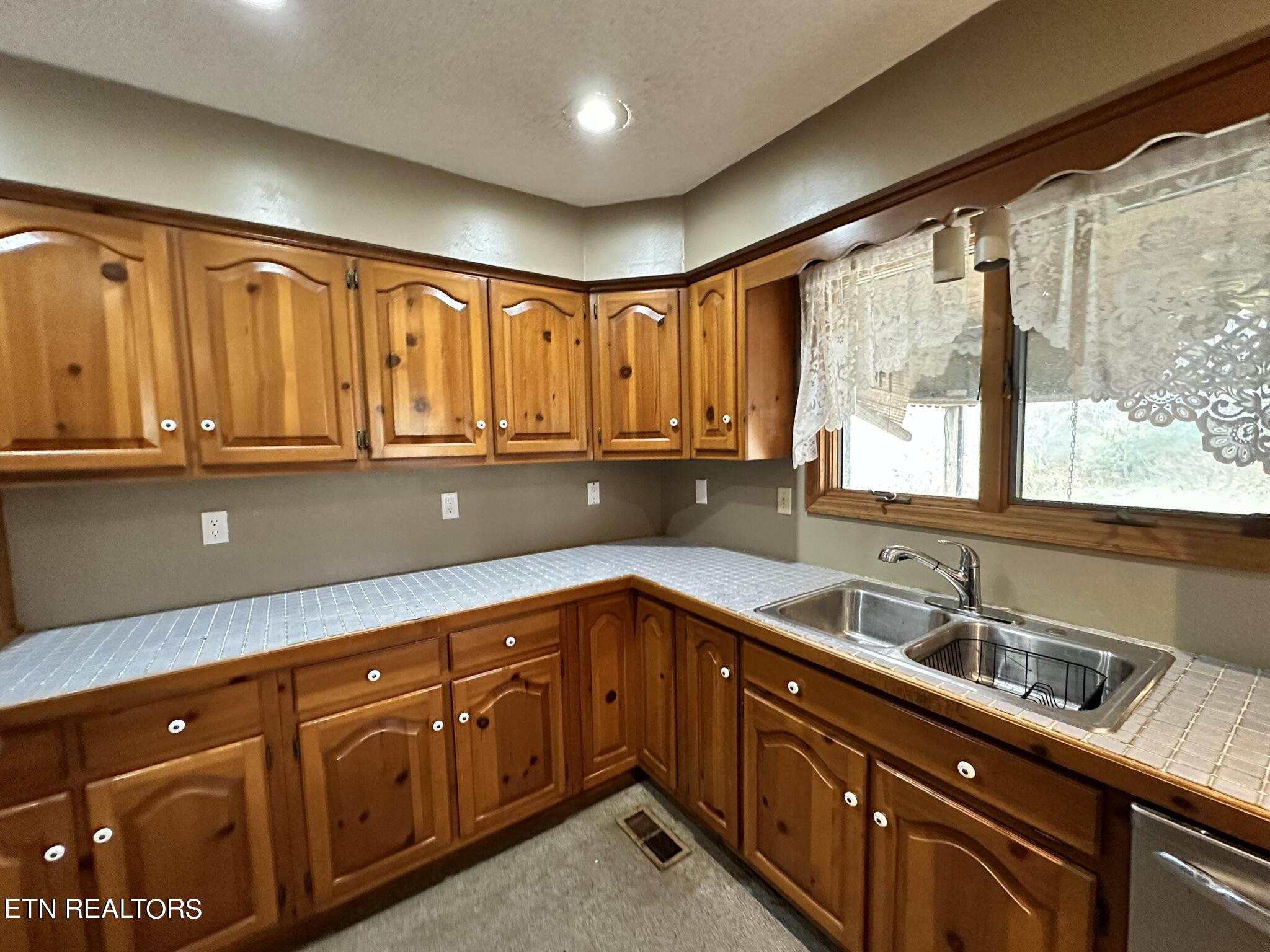 243 Iris Drive Harrogate, TN 37752 - Photo 23 of 54 IMG_5073