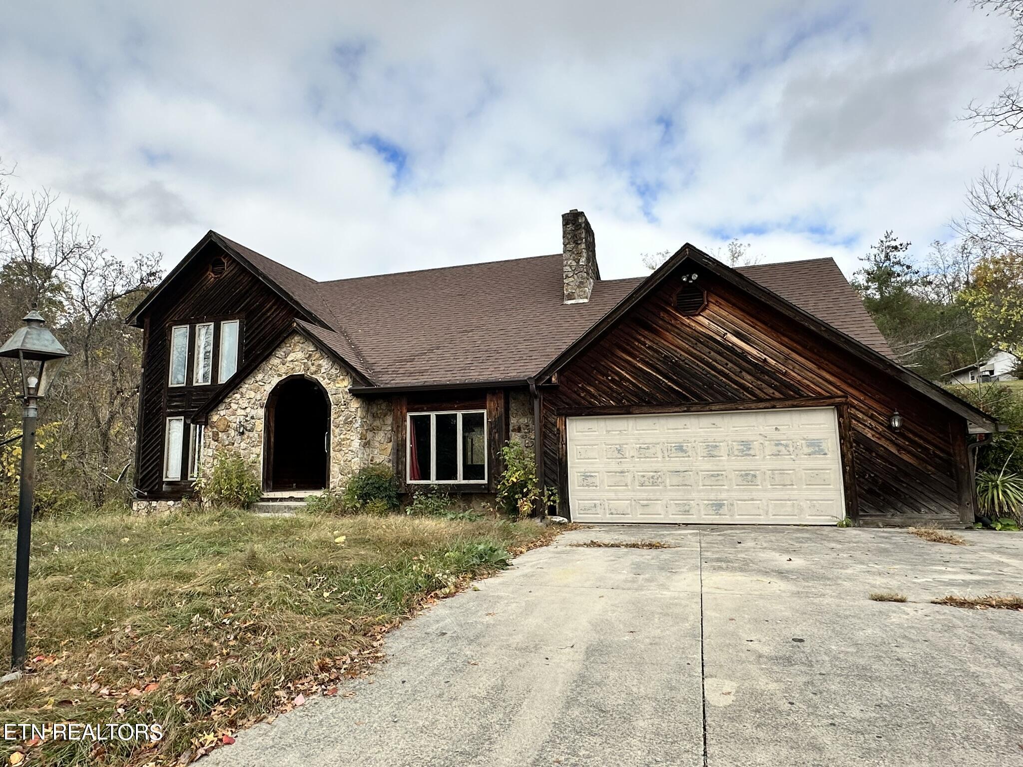 243 Iris Drive Harrogate, TN 37752 - Photo 3 of 54 IMG_5104