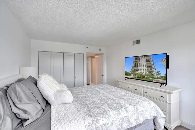 $845,000 | 2001 North Ocean Boulevard, Unit 305, Boca Raton, FL 33431