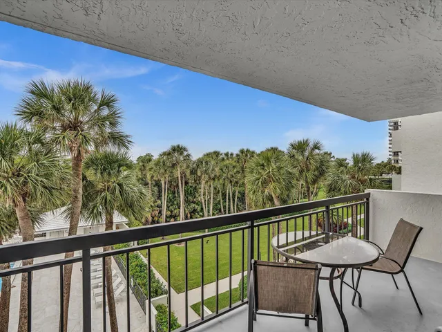 $845,000 | 2001 North Ocean Boulevard, Unit 305, Boca Raton, FL 33431