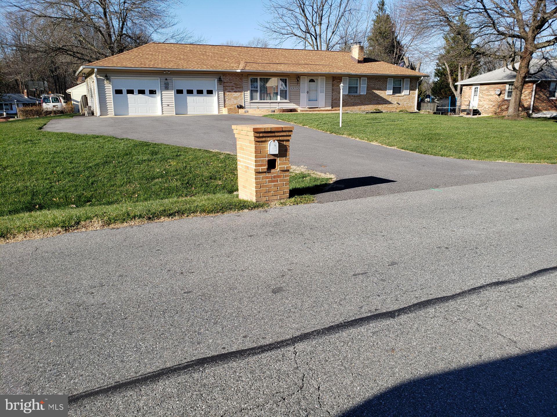 19300 Olney Mill Road Olney, MD 20832 - Photo 2 of 35 4 car driveway