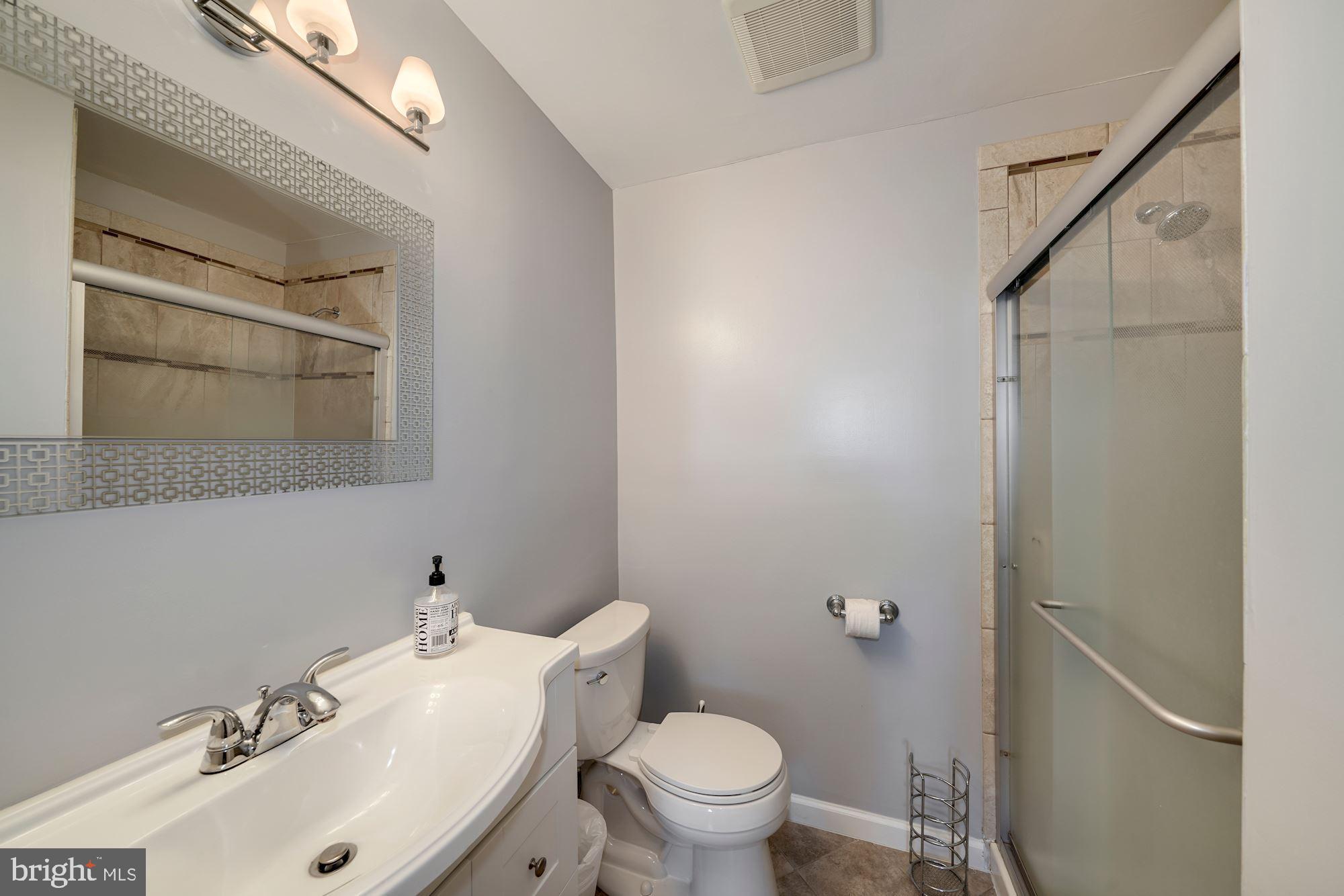 19300 Olney Mill Road Olney, MD 20832 - Photo 15 of 35 Owner's bathroom