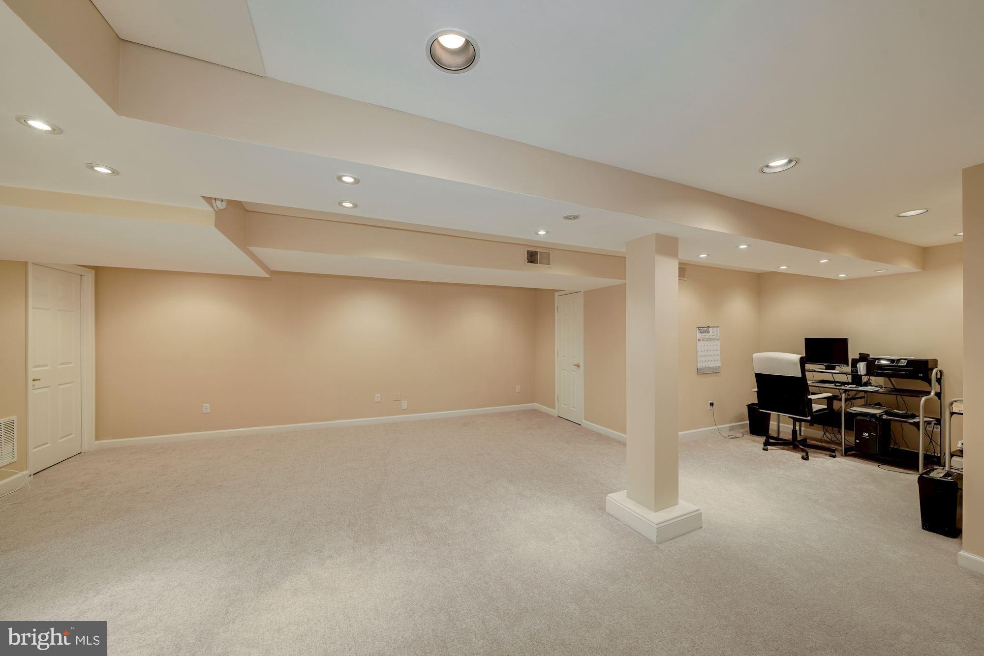 19300 Olney Mill Road Olney, MD 20832 - Photo 27 of 35 Basement office