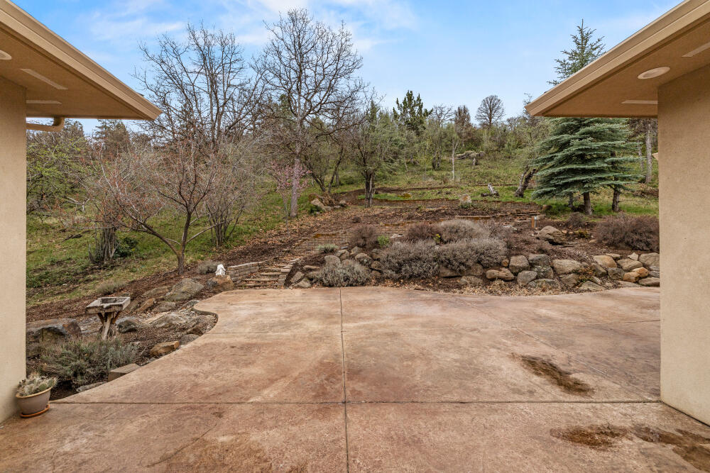 6586 Cooper's Hawk Road Klamath Falls, OR 97601 - Photo 62 of 68 a view of a yard with trees