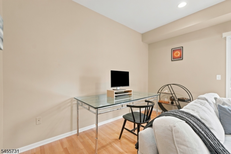 29 Riga Court Scotch Plains, NJ 07076 - Photo 18 of 36 Gallery Image 18