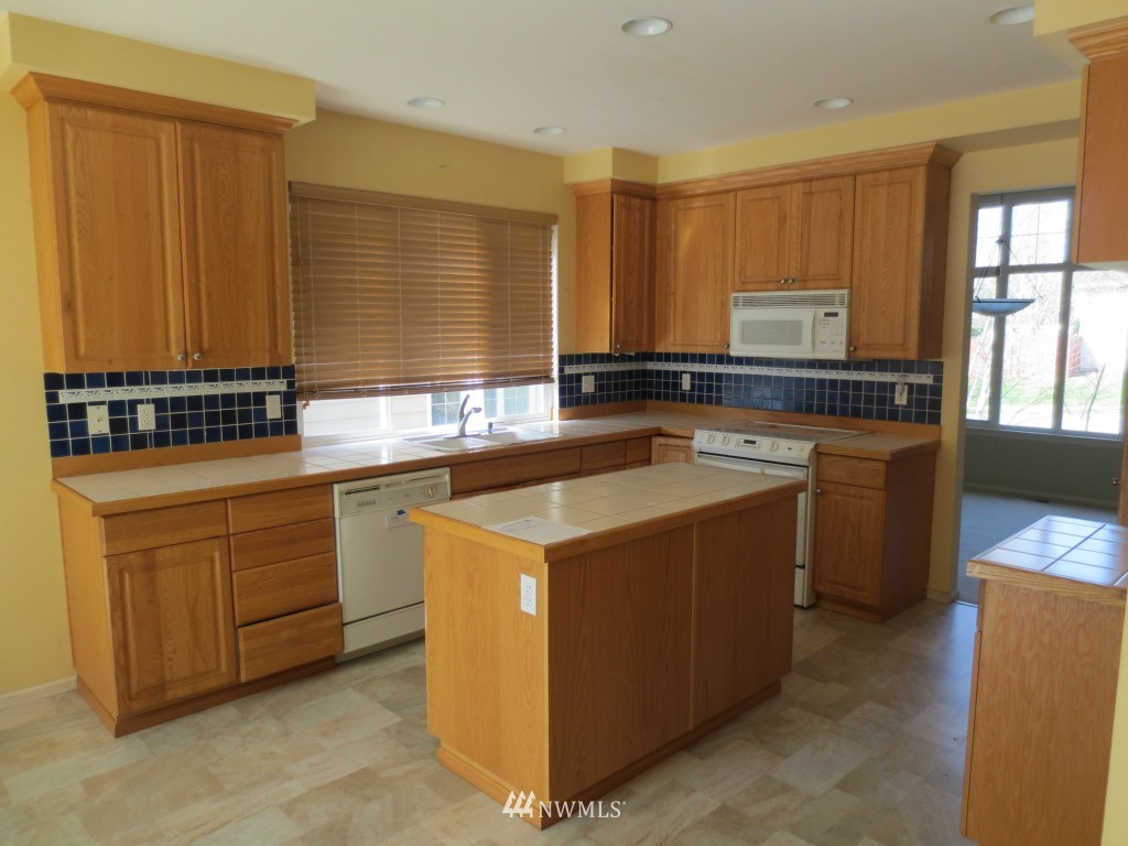 20404 29th Avenue Southeast Bothell, WA 98021 - Photo 2 of 25