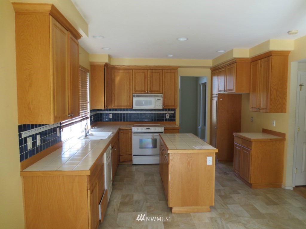 20404 29th Avenue Southeast Bothell, WA 98021 - Photo 3 of 25