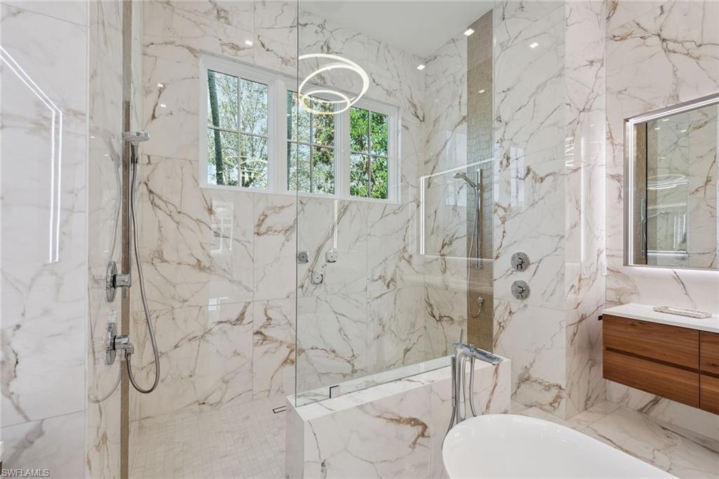 3280 Crayton Road Naples, FL 34103 - Photo 14 of 37