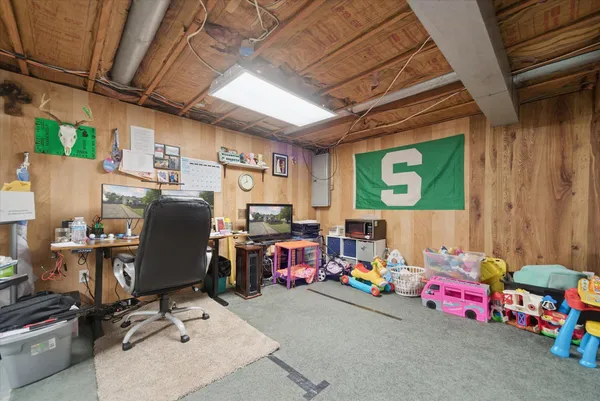 $190,000 | 331 Scarlett Oak Lane, Perry, MI 48872