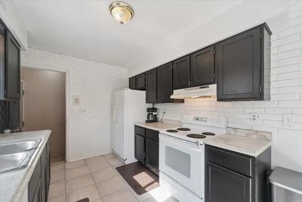 $190,000 | 331 Scarlett Oak Lane, Perry, MI 48872