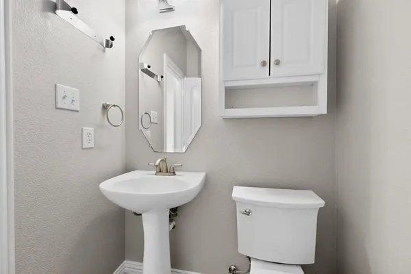 $2,850 | 1527 Biltmore Lane, Irving, TX 75063