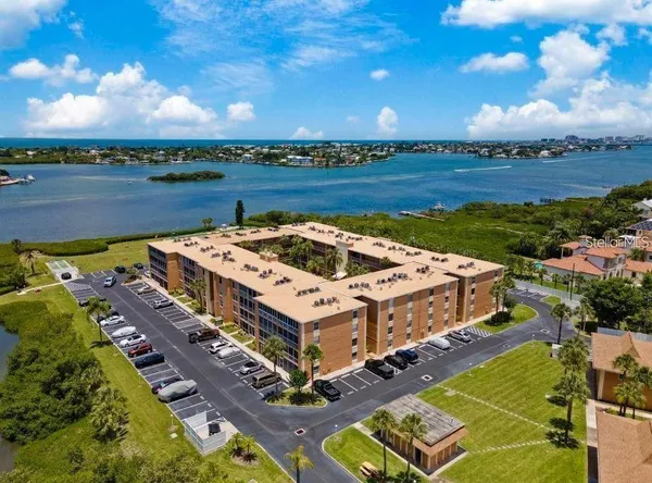 $1,850 | 12760 Indian Rocks Road, Unit 555, Largo, FL 33774