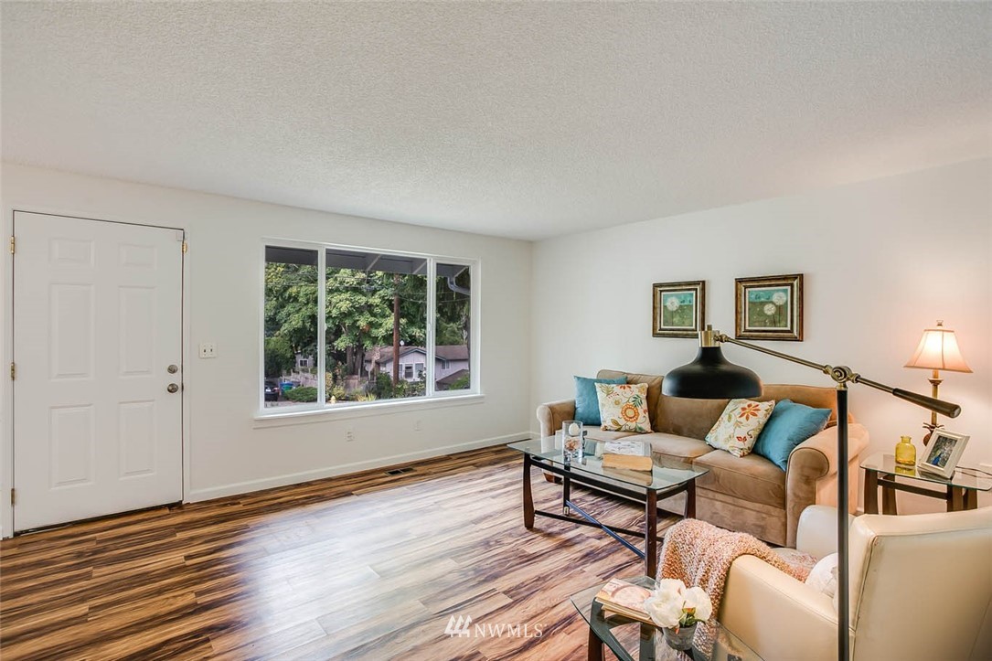 4411 Southeast 2nd Place Renton, WA 98059 - Photo 4 of 22