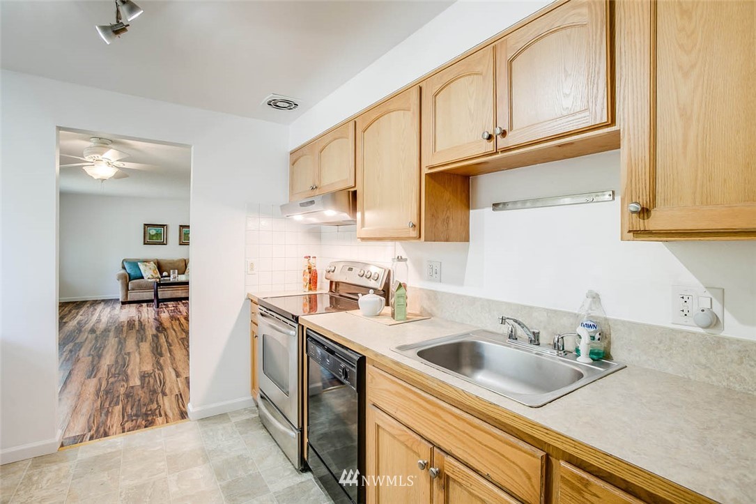 4411 Southeast 2nd Place Renton, WA 98059 - Photo 8 of 22