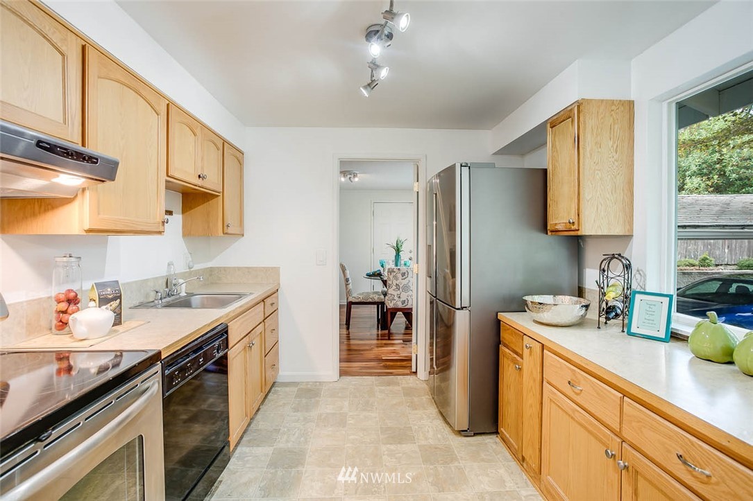 4411 Southeast 2nd Place Renton, WA 98059 - Photo 9 of 22