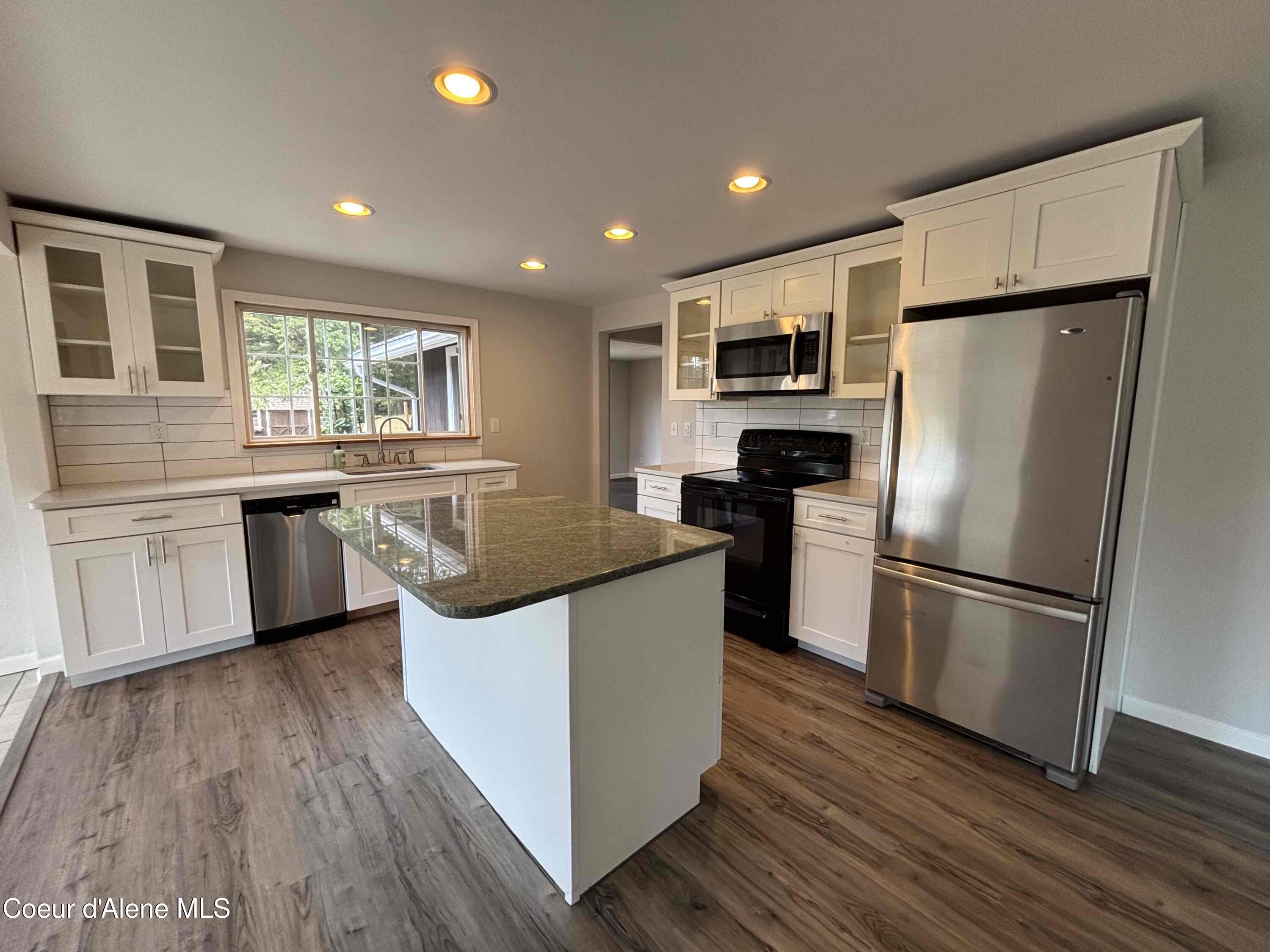 118 Walsh Way Sandpoint, ID 83864 - Photo 8 of 46 011