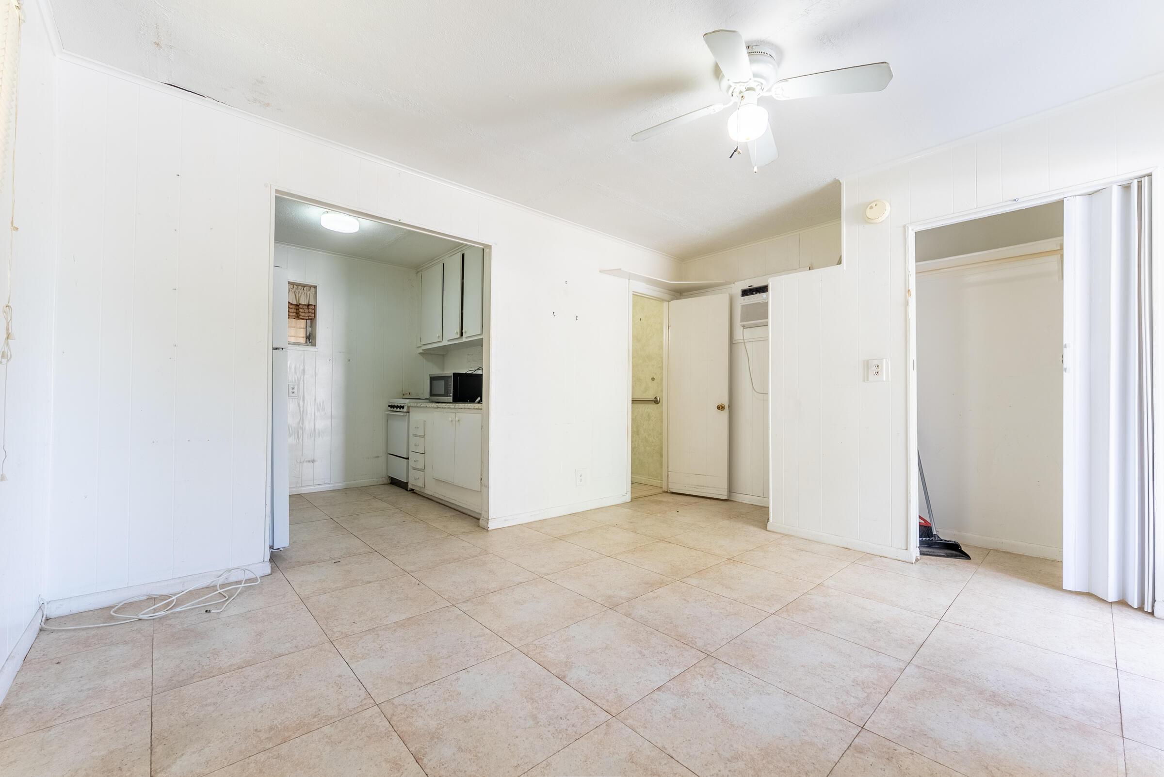 730 North 5th Street Lantana, FL 33462 - Photo 33 of 39 a view of a big room with closet and a chandelier fan