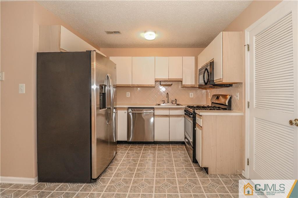 41 Inverness Drive Edison, NJ 08820 - Photo 3 of 22 Gallery Image 3