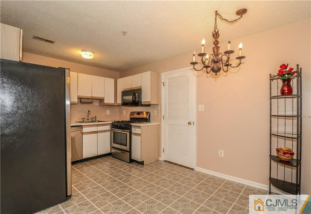 41 Inverness Drive Edison, NJ 08820 - Photo 5 of 22 Gallery Image 5