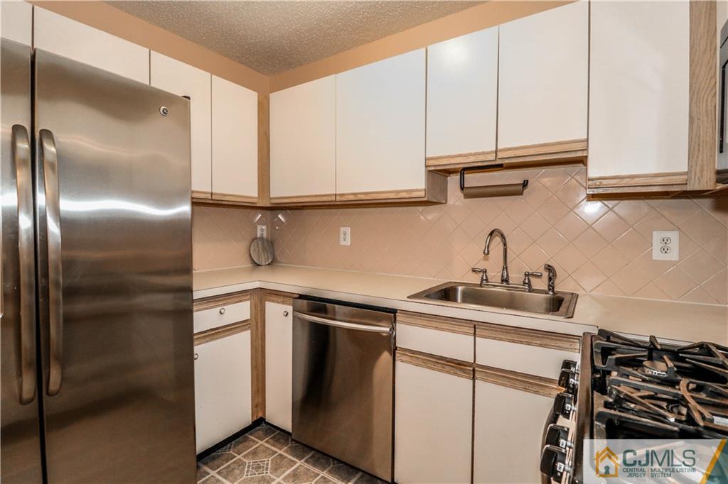 41 Inverness Drive Edison, NJ 08820 - Photo 6 of 22 Gallery Image 6
