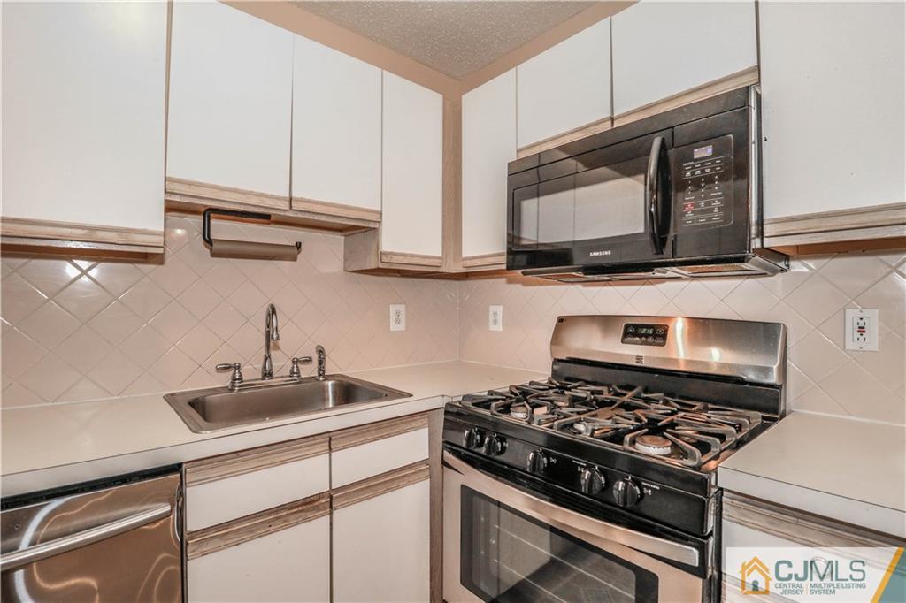 41 Inverness Drive Edison, NJ 08820 - Photo 7 of 22 Gallery Image 7