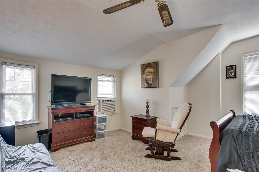 5384 Summit Road Lyndhurst, OH 44124 - Photo 21 of 30 Spacious and tranquil...