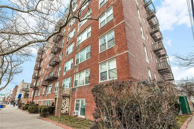 $359,000 | 2600 East 21st Street, Unit 7C | Sheepshead Bay