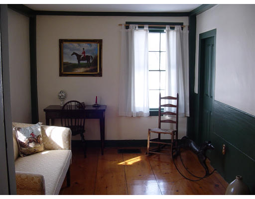 327 Boston Road Sutton, MA 01590 - Photo 3 of 10 Gallery Image 3
