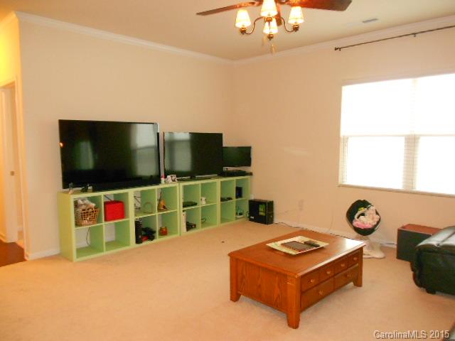 8906 Paddle Oak Road, Unit 403 Charlotte, NC 28227 - Photo 6 of 16 Gallery Image 6