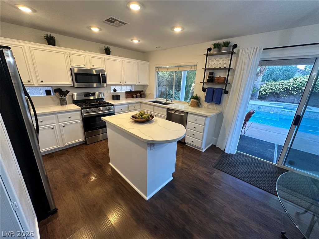 10263 Splendor Ridge Avenue Las Vegas, NV 89135 - Photo 21 of 55 BEAUTIFUL WHITE QUARTZ AND CABINETS.