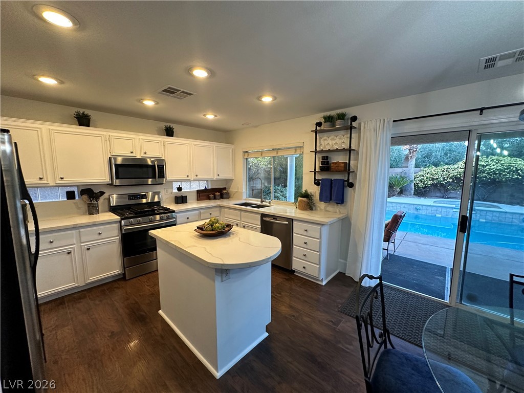 10263 Splendor Ridge Avenue Las Vegas, NV 89135 - Photo 45 of 55 Light and bright!