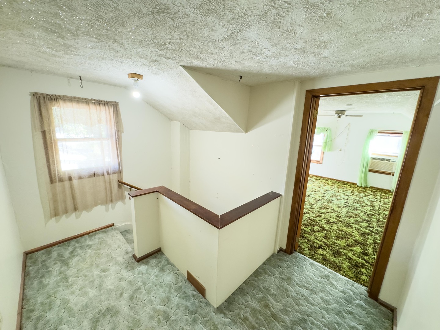 702 East Timber Street Pontiac, IL 61764 - Photo 20 of 25 a view of front door