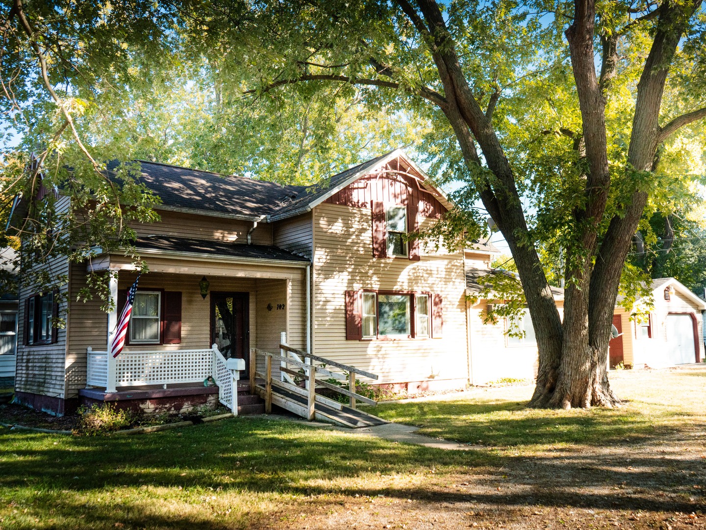 702 East Timber Street Pontiac, IL 61764 - Photo 3 of 24 a view of a white house with a big yard and large tree