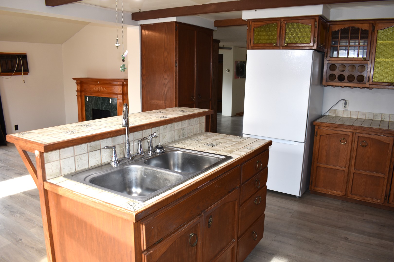 702 East Timber Street Pontiac, IL 61764 - Photo 10 of 25 a kitchen with a sink and a refrigerator