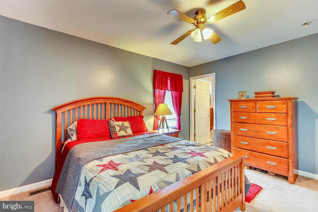 4203 North Hunter Road Hampstead, MD 21074 - Photo 11 of 25 Bedroom (Master)