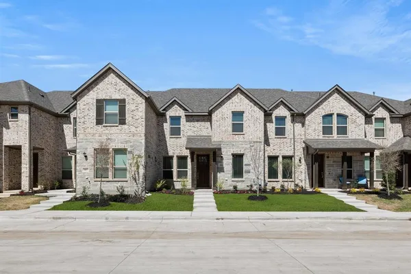 $421,424 | 1975 Gentle Oak Trail, Corinth, TX 76210