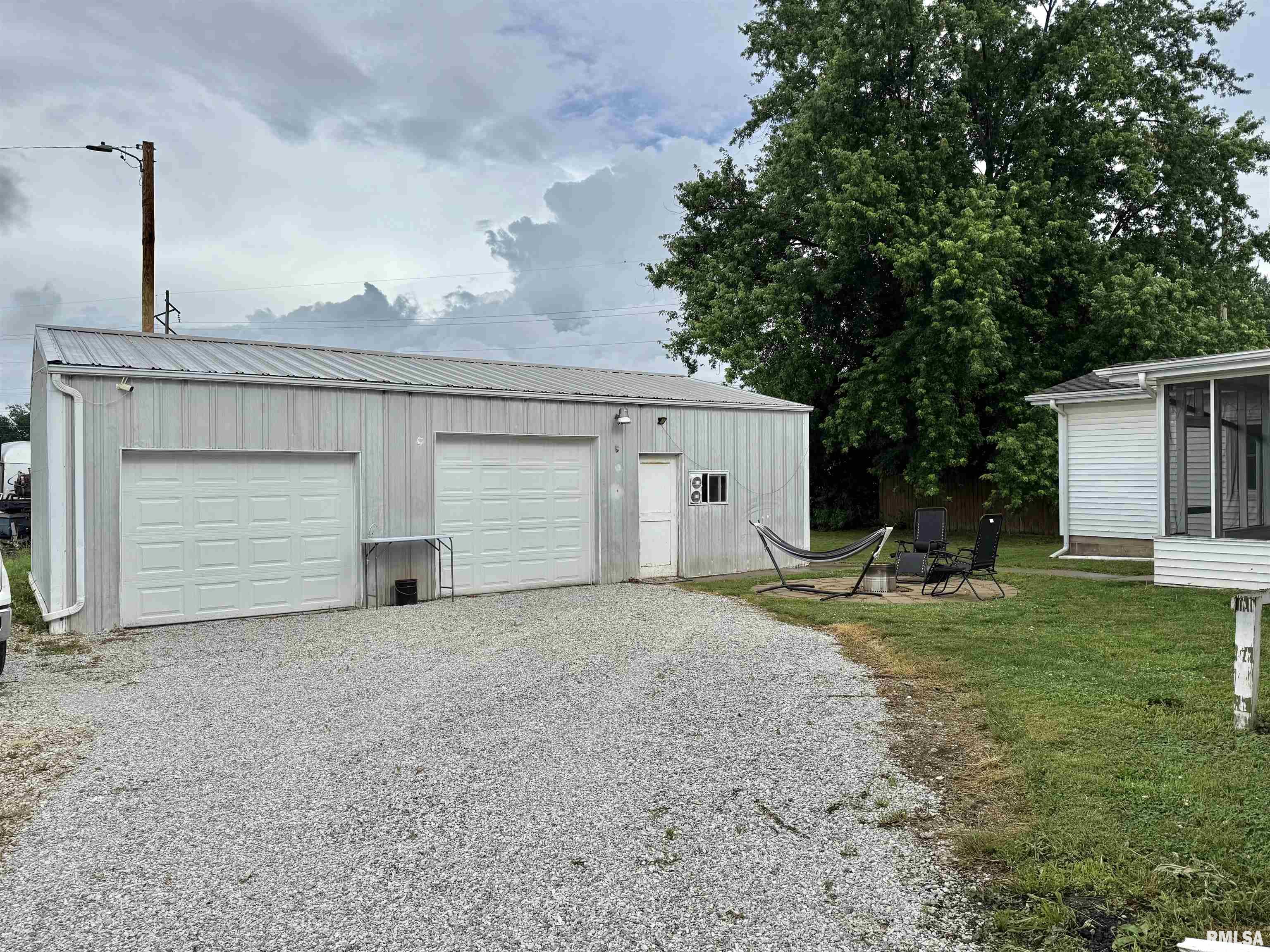 611 South Maple Street Lewistown, IL 61542 - Photo 4 of 59